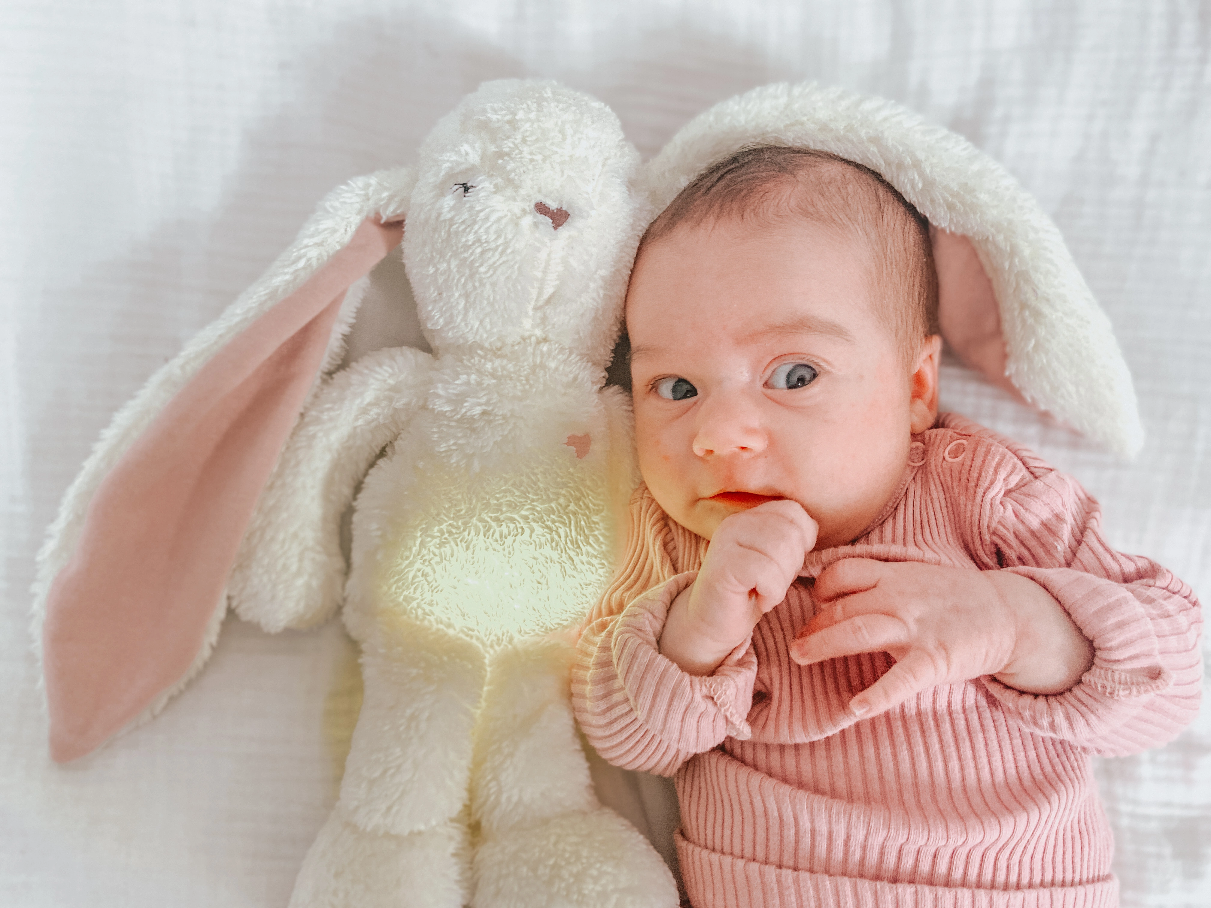 Korzyści dla rodziców z używania szumisiów – mniej stresu, więcej snu.